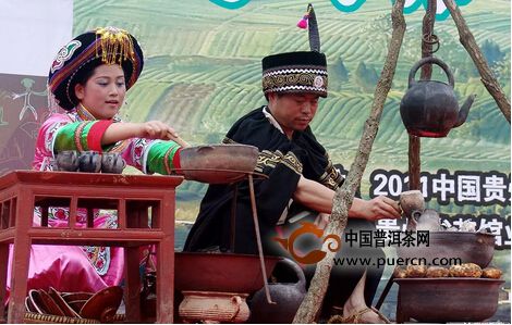 白族的烤茶习俗,堪称一门茶道艺术