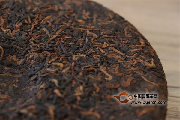 熟茶的品质巅峰期显然不是新茶、中期茶,而是老茶