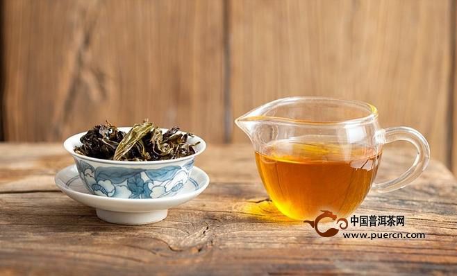 经过长时间陈化的普洱茶,茶汤会变得很柔,几乎达到入口即化的感